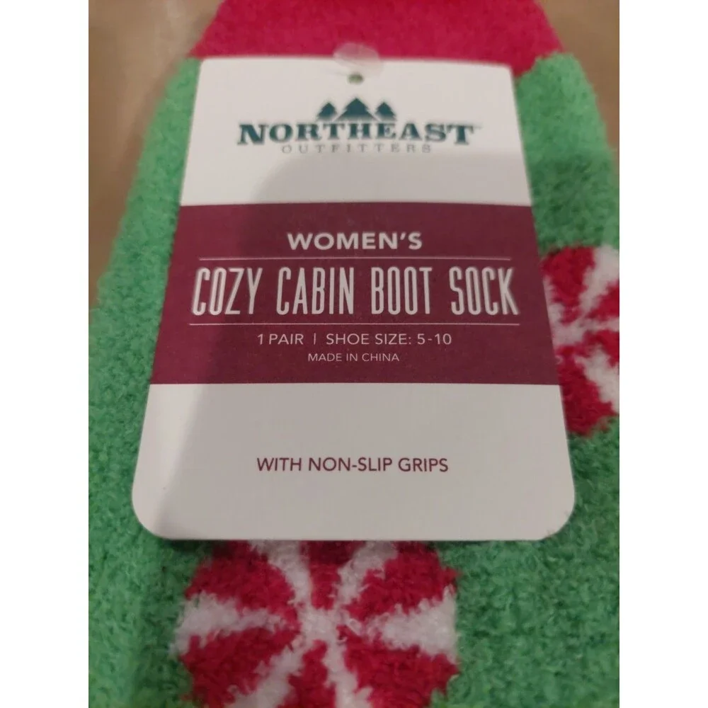 Northeast Outfitters Cozy Cabin Women's Socks Size 5 - 10 Festive Green Gnome